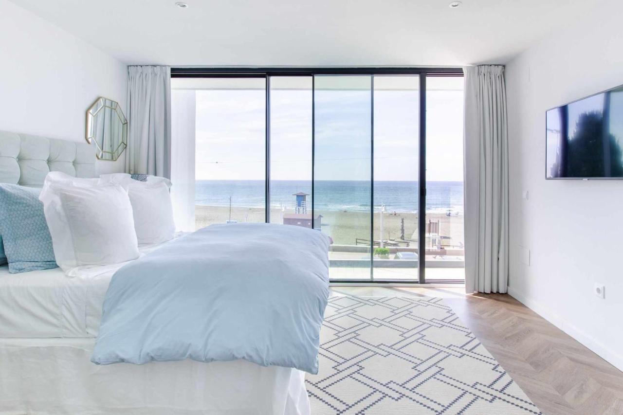Rincon Del Mar Watch Waves Roll In From The Lavenderfringed Balcony Villa Rincón de la Victoria Exterior photo