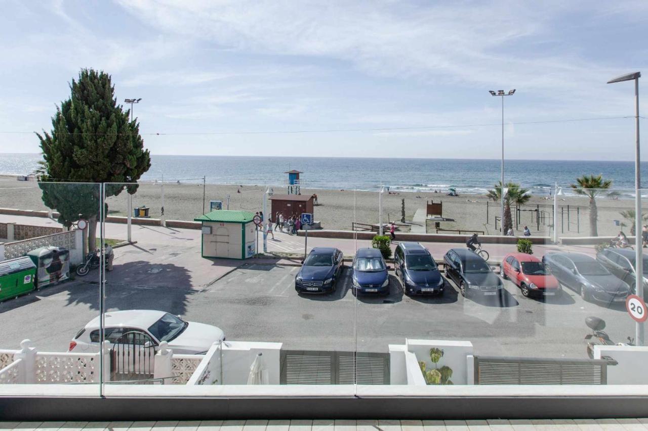 Rincon Del Mar Watch Waves Roll In From The Lavenderfringed Balcony Villa Rincón de la Victoria Exterior photo