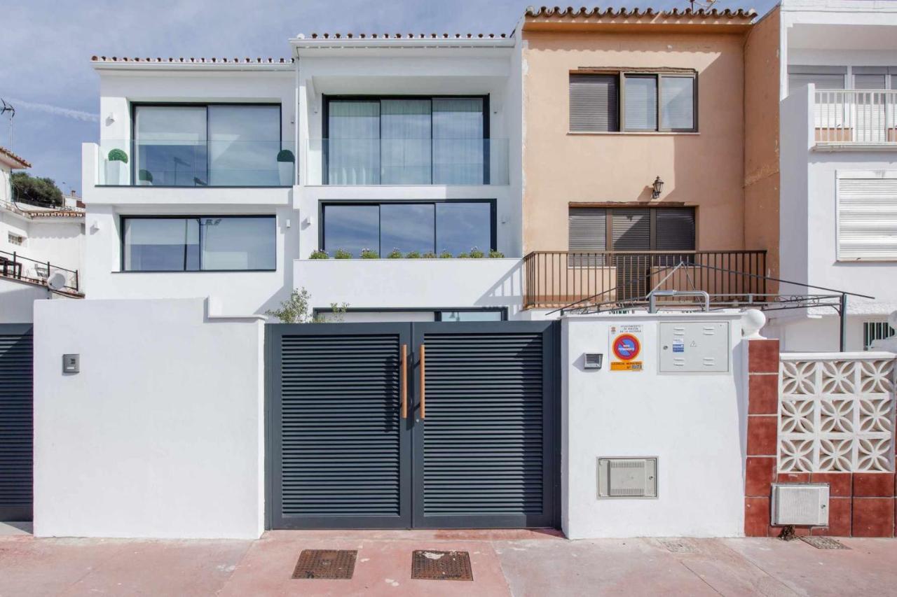 Rincon Del Mar Watch Waves Roll In From The Lavenderfringed Balcony Villa Rincón de la Victoria Exterior photo