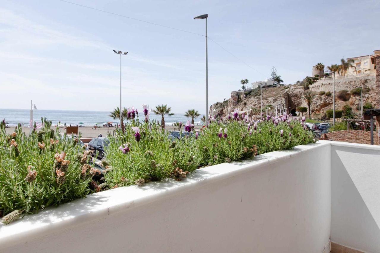 Rincon Del Mar Watch Waves Roll In From The Lavenderfringed Balcony Villa Rincón de la Victoria Exterior photo